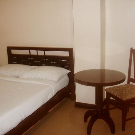 Roxas Midtown Hotell Eksteriør bilde