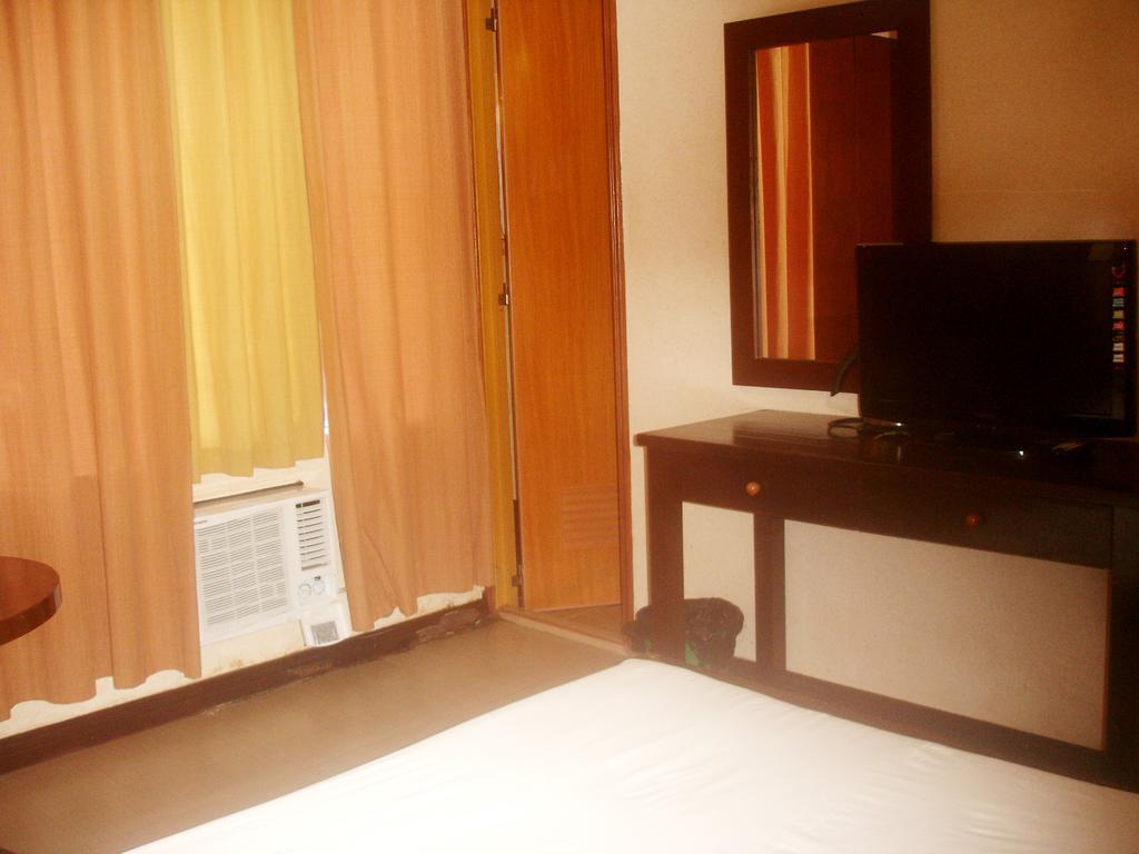 Roxas Midtown Hotell Eksteriør bilde